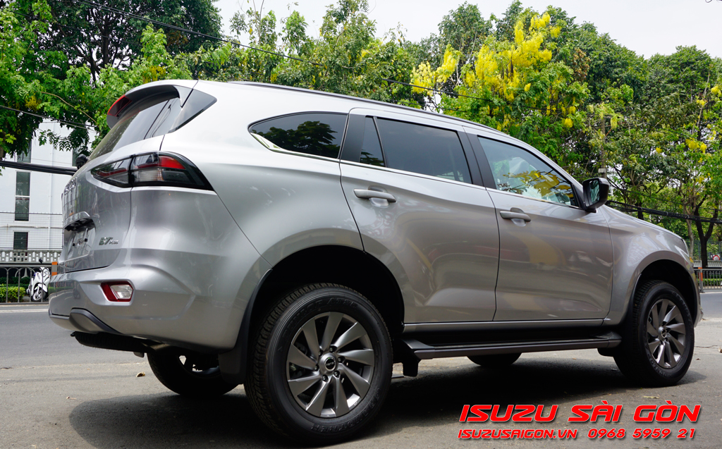 Xe Isuzu MuX Số Tự Động B7 Plus 6